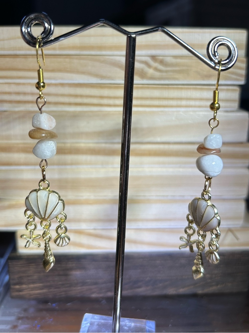 3/$25 Gold and Cream Seashell Dangle Earrings - Picture 5 of 6